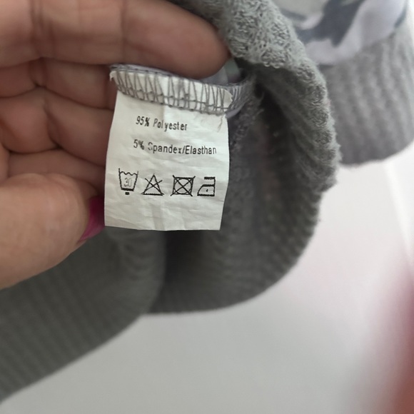 Pursuing Perfection Gray
Camo Kangaroo-Pocket Top XL LS - Picture 6 of 8